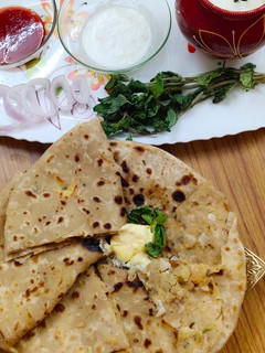 रैम्बो आलू चीज़ पराठा (Rambo potato cheese paratha recipe in Hindi) रेसिपी मुख्य फोटो