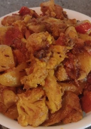আলু ফুলকপির ডালনা (aloo fulkopir dalna recipe in Bengali) রেসিপির প্রধান ছবি