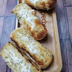 A picture of Cheese Garlic bread.