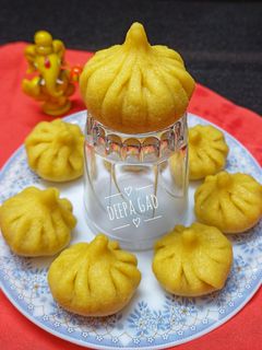 आंबा मोदक (amba modak recipe in marathi) रेसिपी चे मुख्य फोटो 