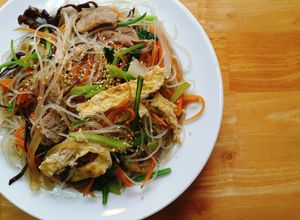 Hình của món Miến xào thịt.