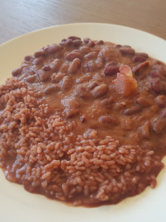 Una foto de Alubias rojas Con arroz