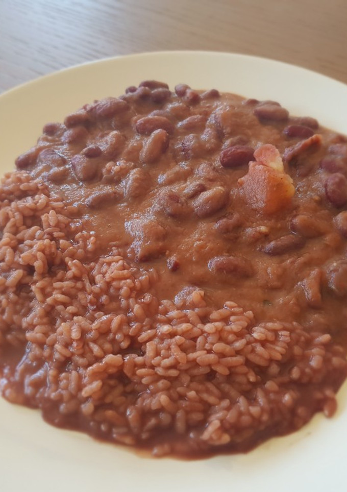 Una foto de Alubias rojas Con arroz