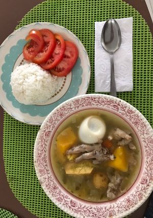 Una foto de Sopa de menudencias con huevo duro