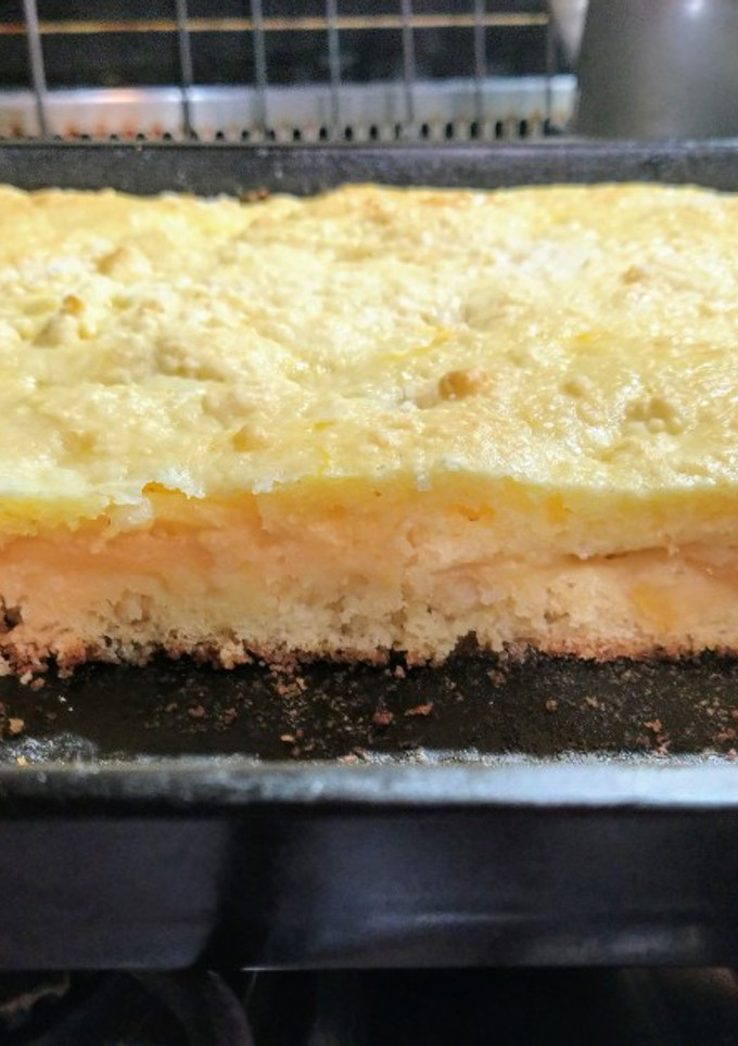 Una foto de Torta de manzanas húmeda, fácil y económica