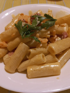 Foto di Rigatoni con salmone affumicato, prosciutto crudo e panna