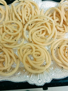 தேன்குழல் முறுக்கு (Thenkuzhal murukku recipe in tamil) செய்முறை முக்கிய புகைப்படம்