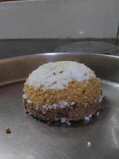 வர்ண புட்டு (varna puttu recipe in tamil) செய்முறை முக்கிய புகைப்படம்