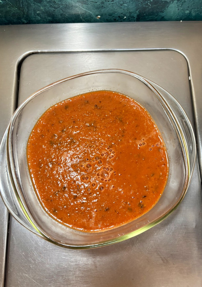 Una foto de *Receta de Salsa Enchipotlada al Estilo Jauregrill*
