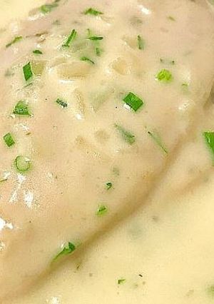 Una foto de Pechugas de pollo en salsa de QuesoyCrema.Súper fácil y rápida💘