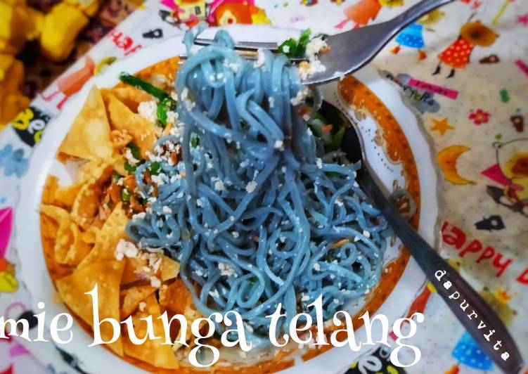 Resep masakan Blue Pea Noodle (Mie Bunga Telang) | Cara Buat Blue Pea Noodle (Mie Bunga Telang) Yang Bisa Manjain Lidah