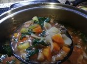 Una foto de sopa minestrone
