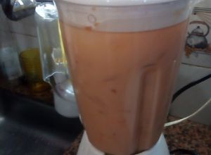 Una foto de Licuado de ciruelas, peras, pelones, durazno y melón
