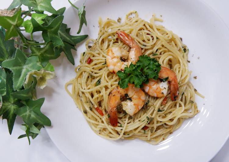Cara Gampang Menyiapkan Spicy Spaghetti Aglio olio with shrimp, Menggugah Selera