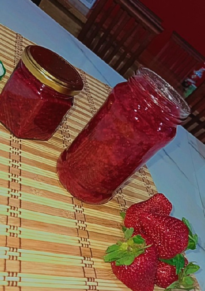 Una foto de Mermelada de frutos rojos SIN AZÚCAR 🫐🍓♡