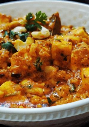 A picture of Kaju Paneer Curry.