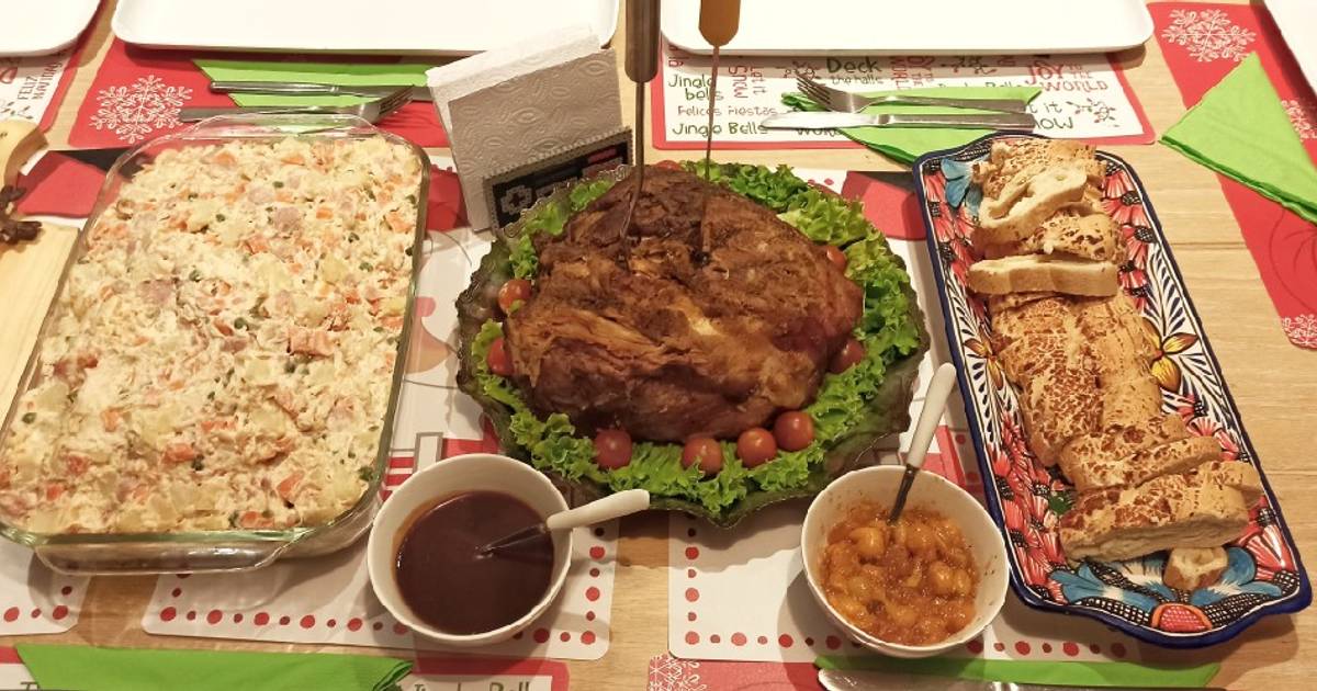 Cena de Navidad : pierna de cerdo horneada + ensalada Rusa Receta de Juan  Carlos Chinchilla Portilla- Cookpad