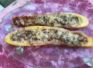 Une photo de Courgette jaune farcie pancetta tomates emmental aux épices et origan (recette plancha)