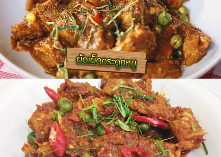 Pad Ped Kradok Moo ผัดเผ็ดกระดูกหมู/Stir-fried Spicy Pork Ribs)