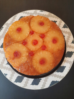 Una foto de Torta clásica, venezolana de piña 🍍