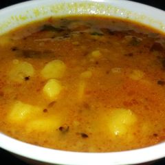 A picture of Aloo tamatar gravy.