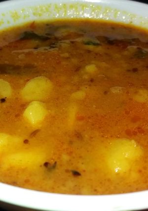A picture of Aloo tamatar gravy.