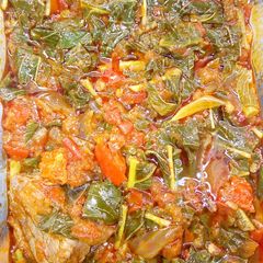 A picture of Green sauce.