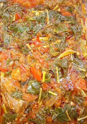 A picture of Green sauce.