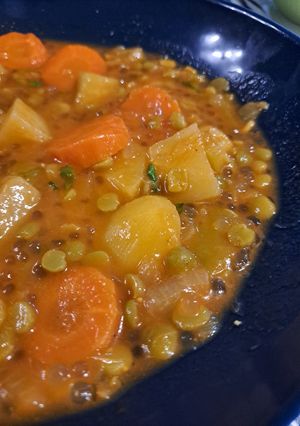 Une photo de Mijoté de légumes aux perles et pois cassés