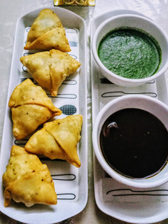 मटर आलू मेवा समोसे (matar aloo mewa samosa recipe in Hindi) रेसिपी मुख्य फोटो