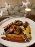 Magrets de canard à ma sauce, farce marinée au gin, purée de marrons et carottes glacées