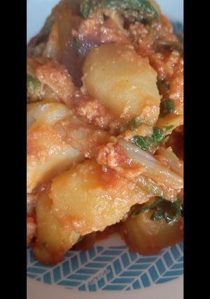 Una foto de Acelgas con tomate y huevo a mi manera