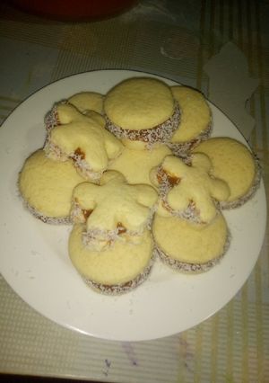 Una foto de Alfajores de maicena, con aceite 😍