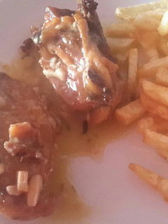 Una foto de Pollo frito al ajillo