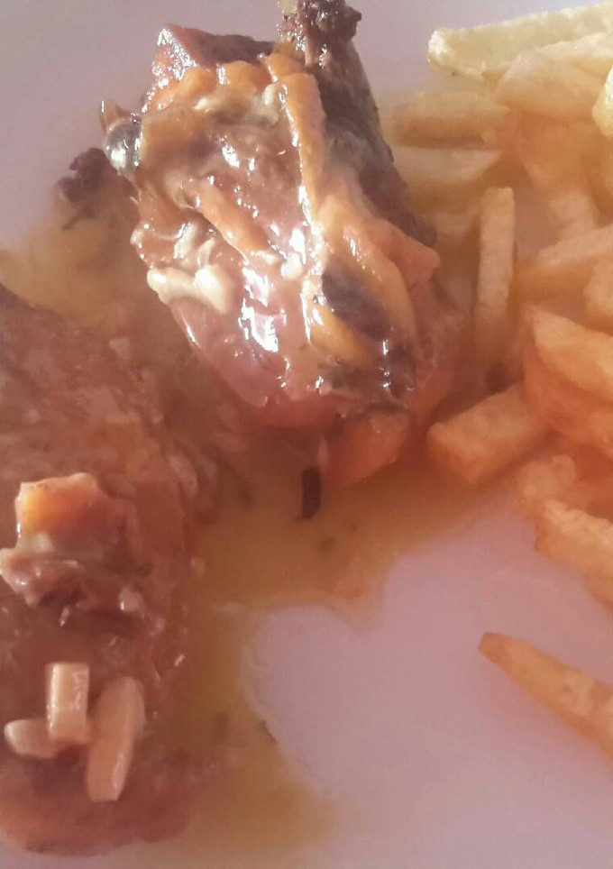 Una foto de Pollo frito al ajillo