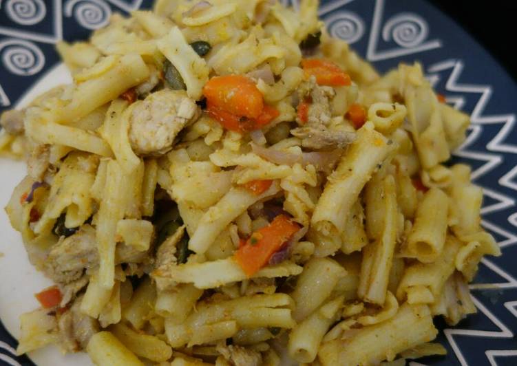 Macaroni, chicken and mixed vegetables