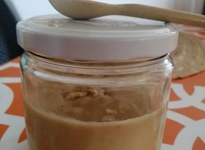 Una foto de Mantequilla de cacahuate y almendra