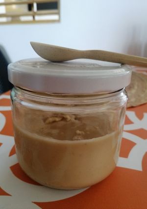 Una foto de Mantequilla de cacahuate y almendra