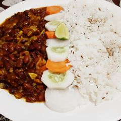 A picture of Rajma with jeera rice.