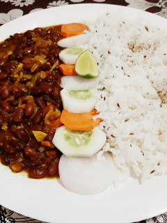 A picture of Rajma with jeera rice.
