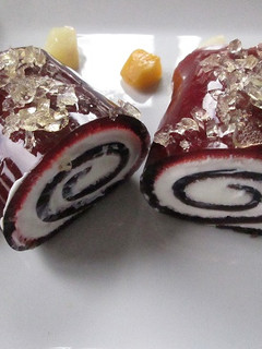 Foto principal de Arrollado de gelatina de frutas del bosque