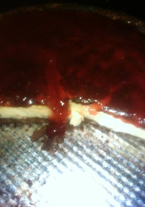 Una foto de Cheesecake con mermelada de frutillas