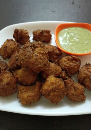 A picture of Suran Bhajiya & Spicy Peanut - Coriander Yoghurt Dip (Vrat Special).