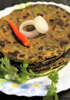A picture of Kulfa Saag Paratha.
