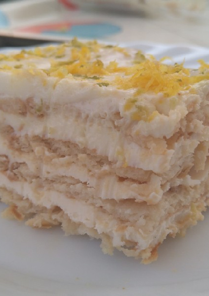 Una foto de Tarta fría de limón con galletas ducales