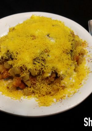 पकोड़ा चाट (Pakoda chaat recipe in Hindi) रेसिपी मुख्य फोटो