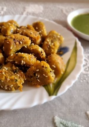 A picture of Lauki muthia with multigrain flour.