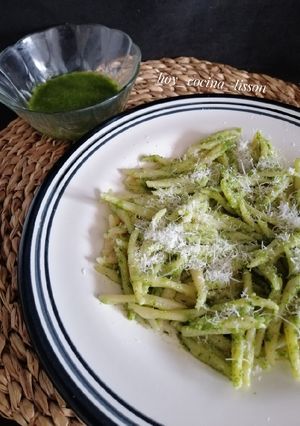 Una foto de Trofie con pesto de rúcula y anacardos