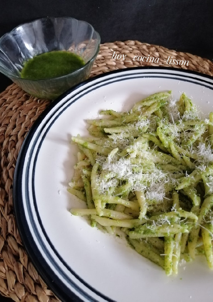 Una foto de Trofie con pesto de rúcula y anacardos