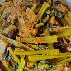 A picture of ILISH MACHER MATHA DIYE PUI SAAK -ইলিশ মাছের মাথা দিয়ে পুঁই শাকের চচ্চড়ি.